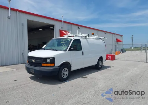2015 Chevrolet Express 2500 Work Van z USA, uszkodzony, nr VIN 1GCWGFCF8F1151003